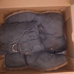 New in box, size 3 children's gray boots